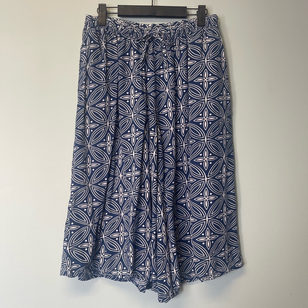 Lost River Blue Patterned Women's Flowy Capri